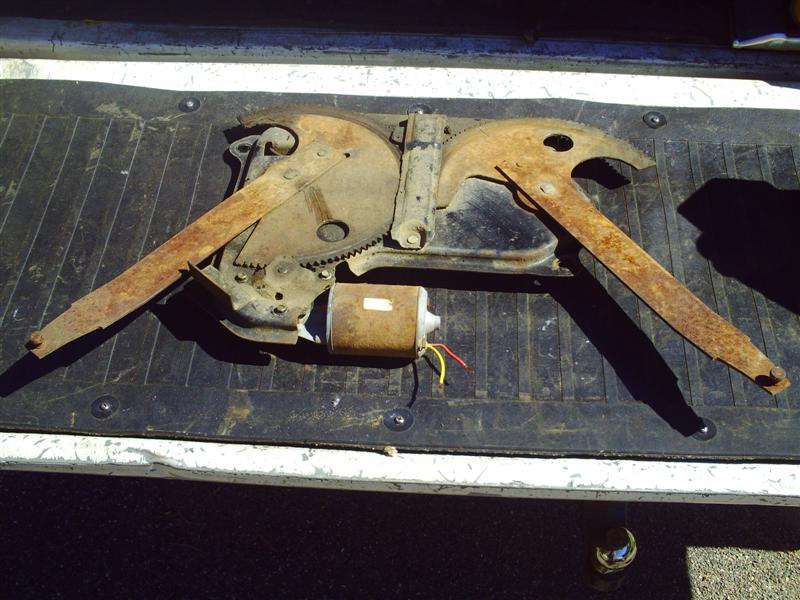 Minnesota Tailgate window motor with new torque pins and regulator